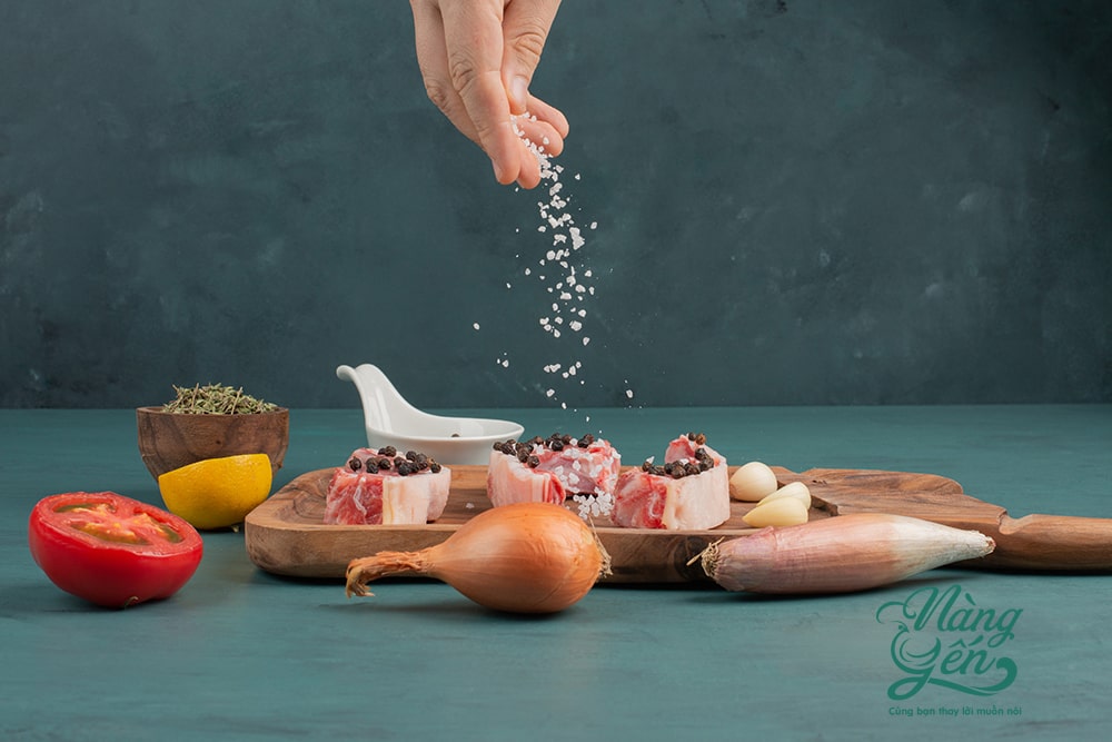 Không nên ăn đồ ăn quá mặn Không nên ăn đồ ăn quá mặn