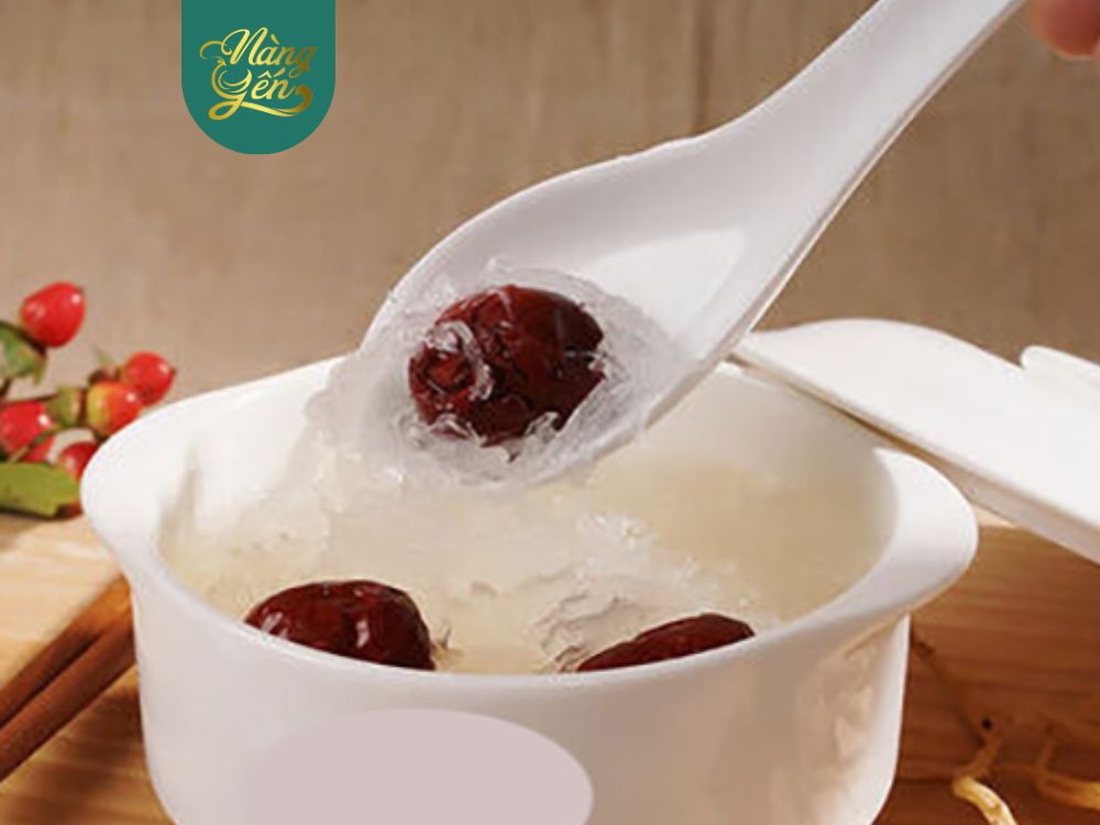 Yến chưng táo đỏ - Bài viết: Bà bầu ăn yến chưng táo đỏ được không?