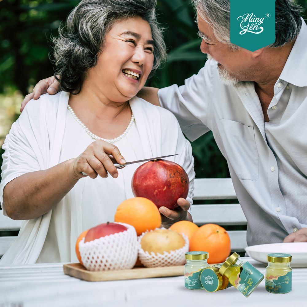 Những lợi ích sức khỏe được cho là của tổ yến đối với người cao tuổi bao gồm một loạt tác dụng từ tăng cường khả năng miễn dịch đến cải thiện sức khỏe của xương