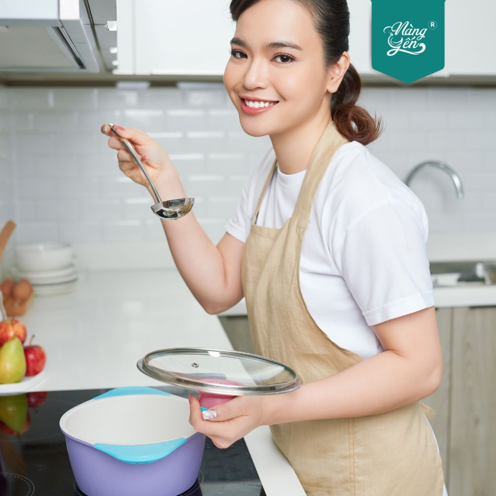 Tổ yến còn được chứng minh là có khả năng làm tăng độ dày của da và giảm các tác động của lão hóa, giúp da trông trẻ trung và khỏe mạnh hơn.