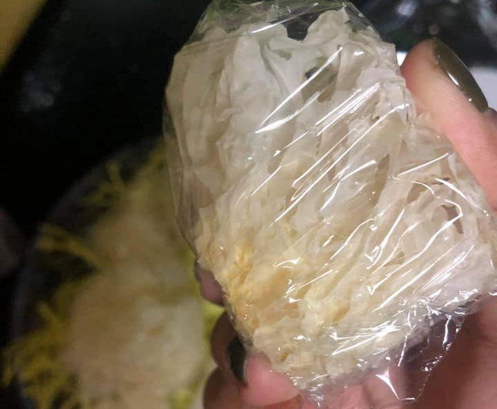 yến sào giả còn được làm bằng keo Agenat trộn với sắn (tinh bột mì)