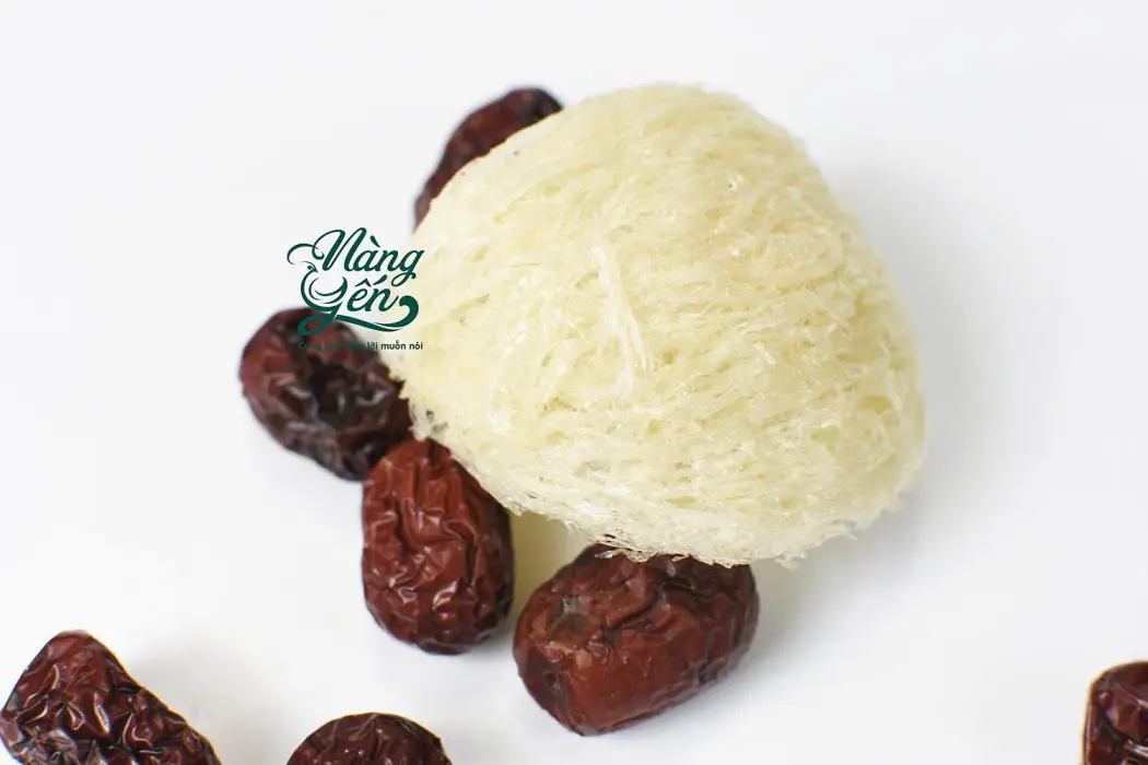 Nguyên liệu tổ yến và táo đỏ Nguyên liệu tổ yến và táo đỏ